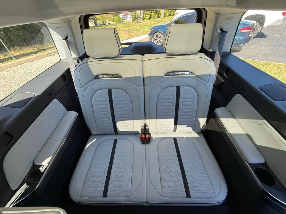 2024 Rivian R1S - Image 11 of 17
