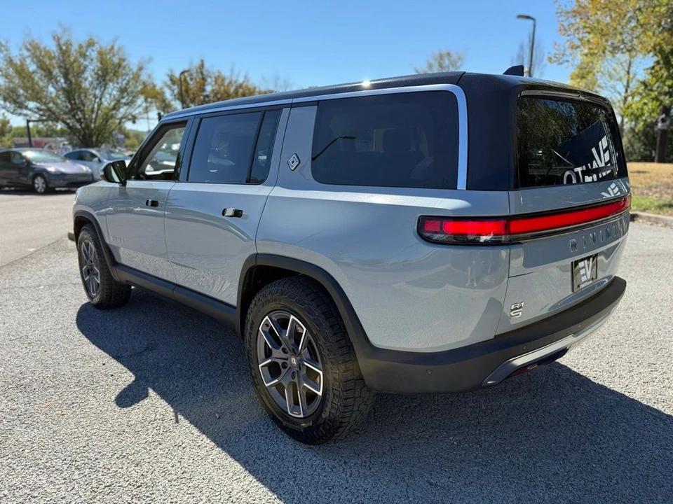 2024 Rivian R1S - Image 7 of 17