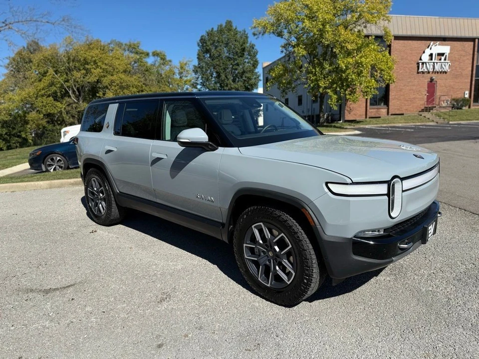 2024 Rivian R1S - Image 4 of 17