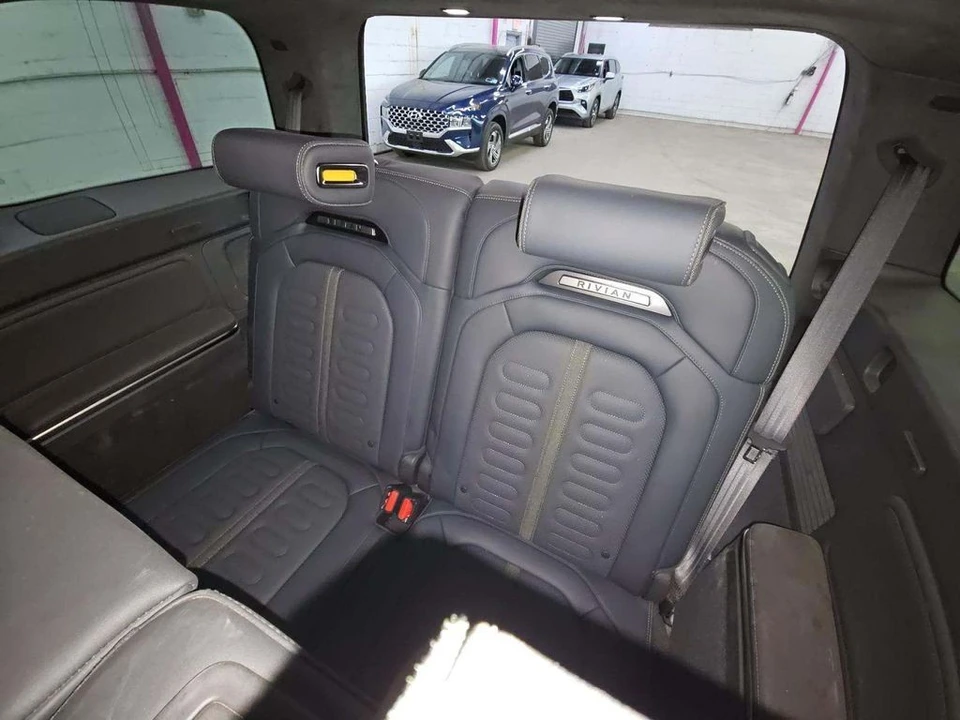 2024 Rivian R1S - Image 7 of 8