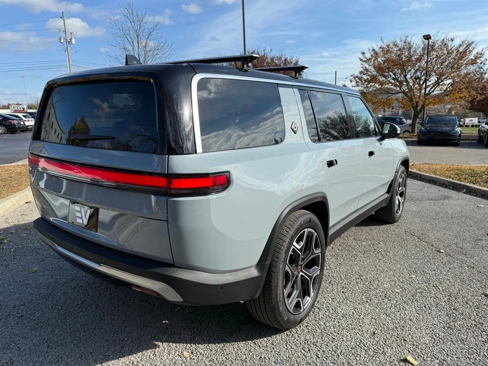 2024 Rivian R1S - Image 4 of 14