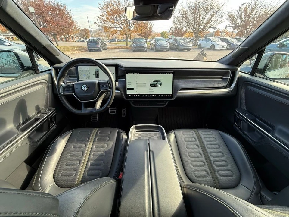 2024 Rivian R1S - Image 10 of 14