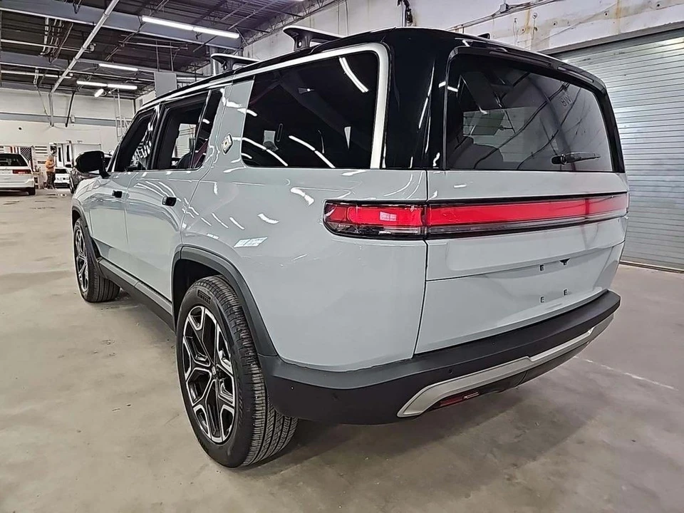 2024 Rivian R1S - Image 3 of 8