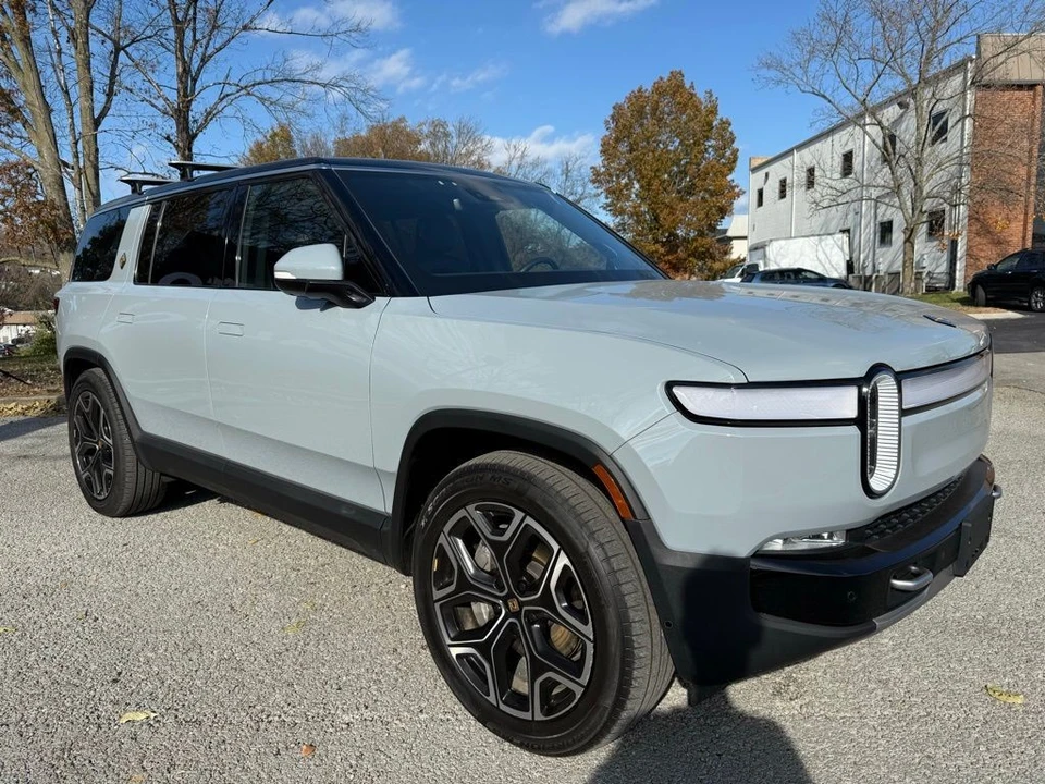 2024 Rivian R1S - Image 3 of 14