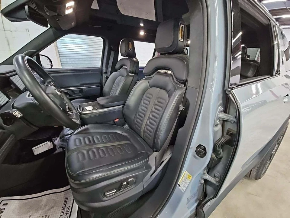 2024 Rivian R1S - Image 5 of 8