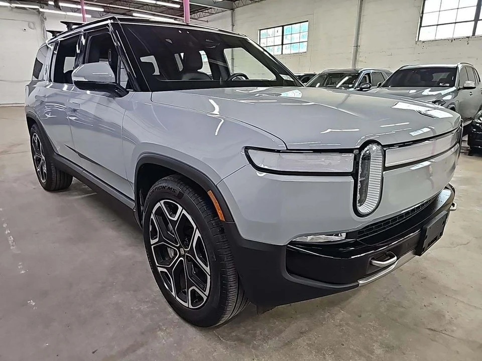 2024 Rivian R1S - Image 2 of 8