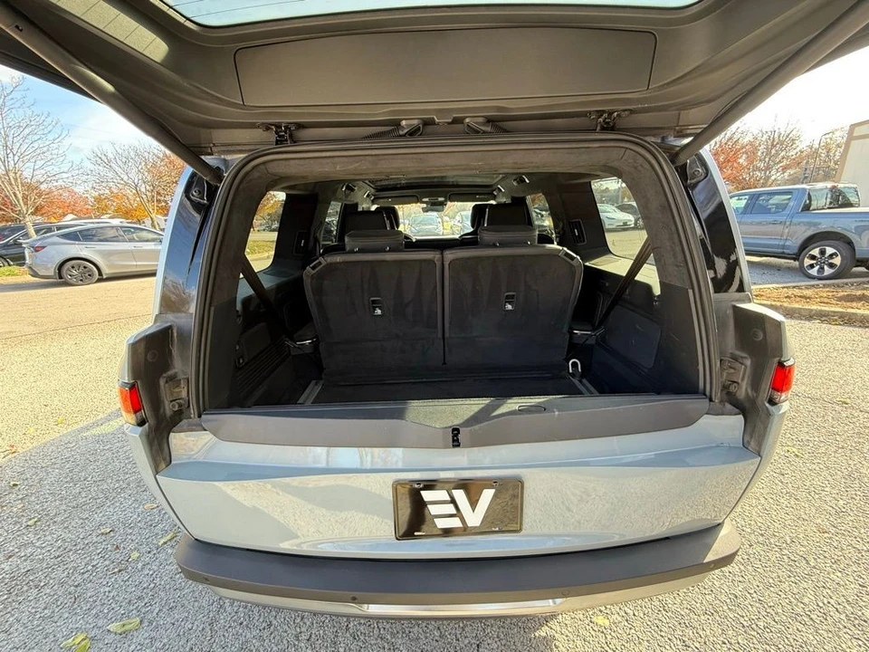 2024 Rivian R1S - Image 7 of 14