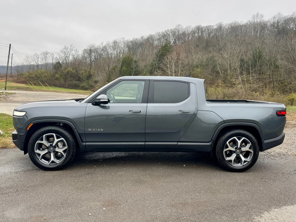 2024 Rivian R1T - Image 7 of 12