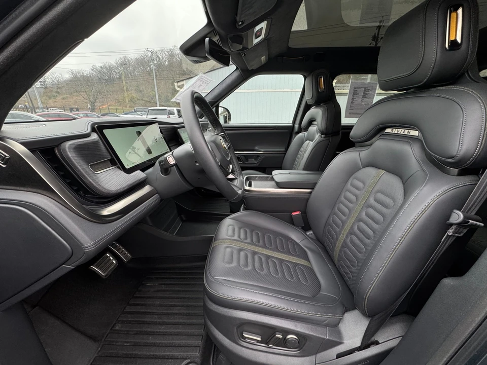 2024 Rivian R1T - Image 9 of 12