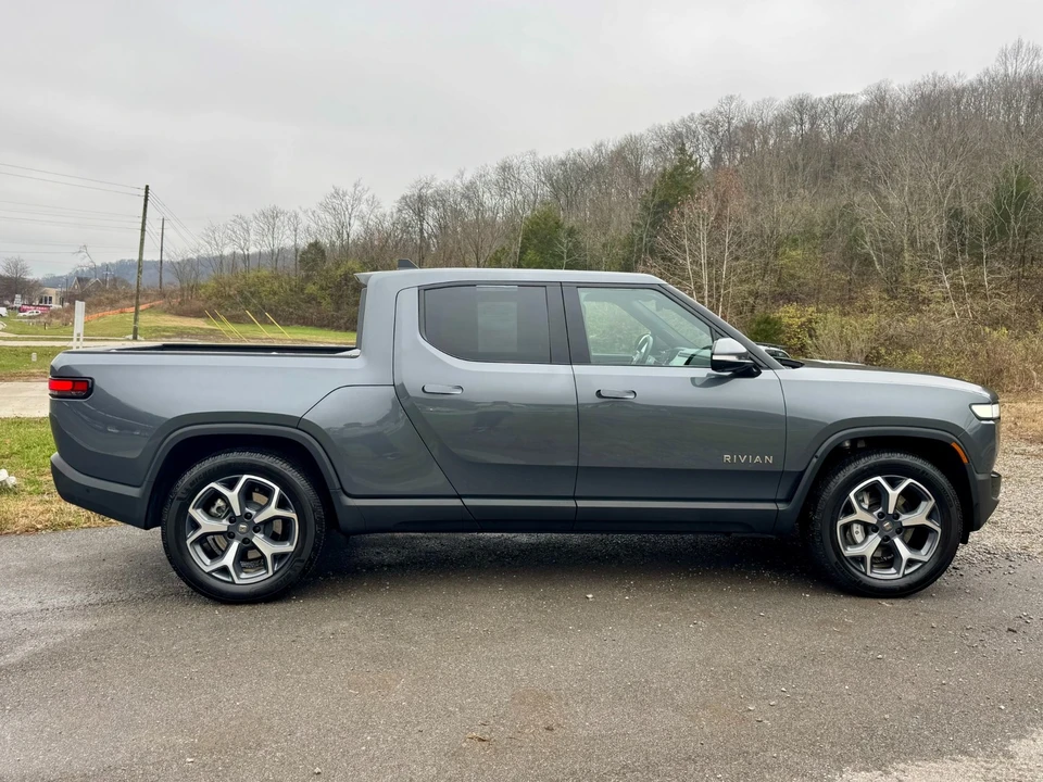 2024 Rivian R1T - Image 8 of 12