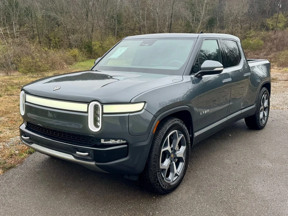 2024 Rivian R1T - Image 2 of 12