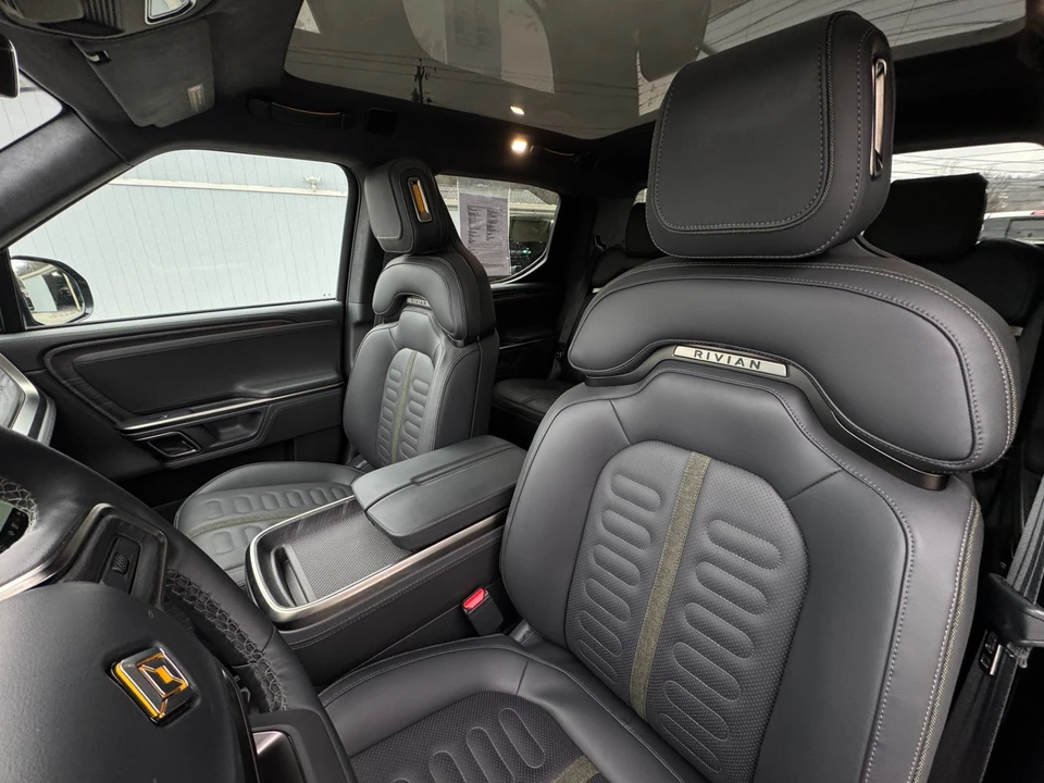 2024 Rivian R1T - Image 11 of 12