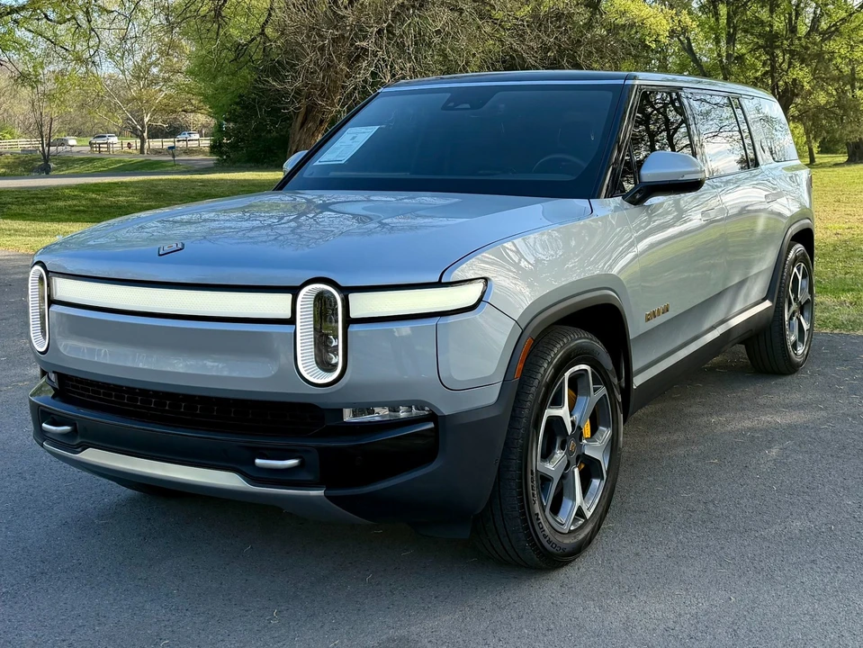 2024 Rivian R1T - Image 2 of 21