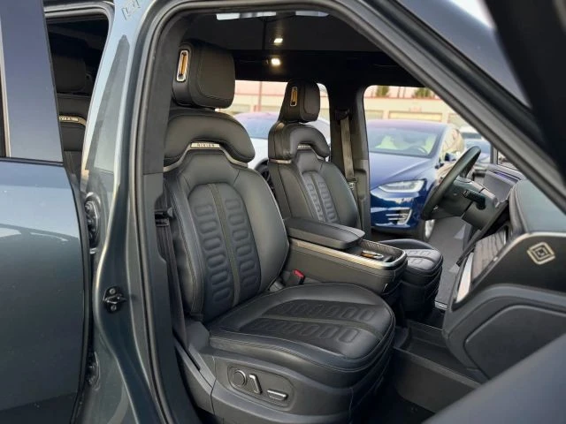 2024 Rivian R1S - Image 10 of 21