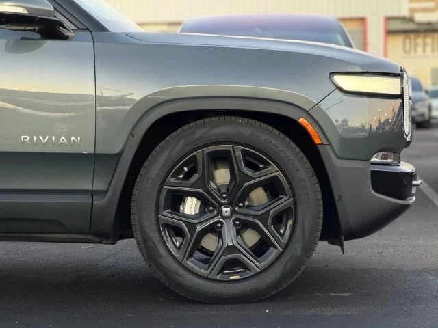 2024 Rivian R1S - Image 9 of 21