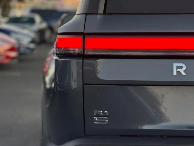 2024 Rivian R1S - Image 8 of 21