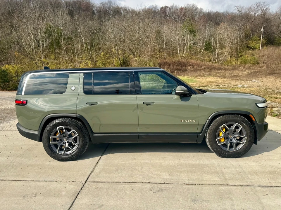 2024 Rivian R1S - Image 7 of 12