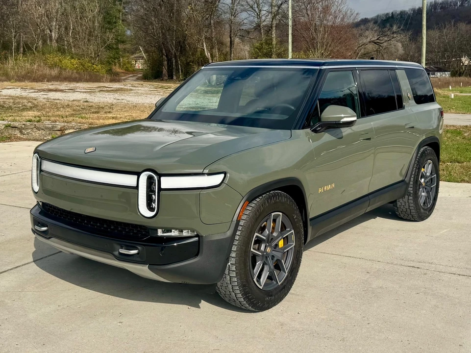 2024 Rivian R1S - Image 2 of 12