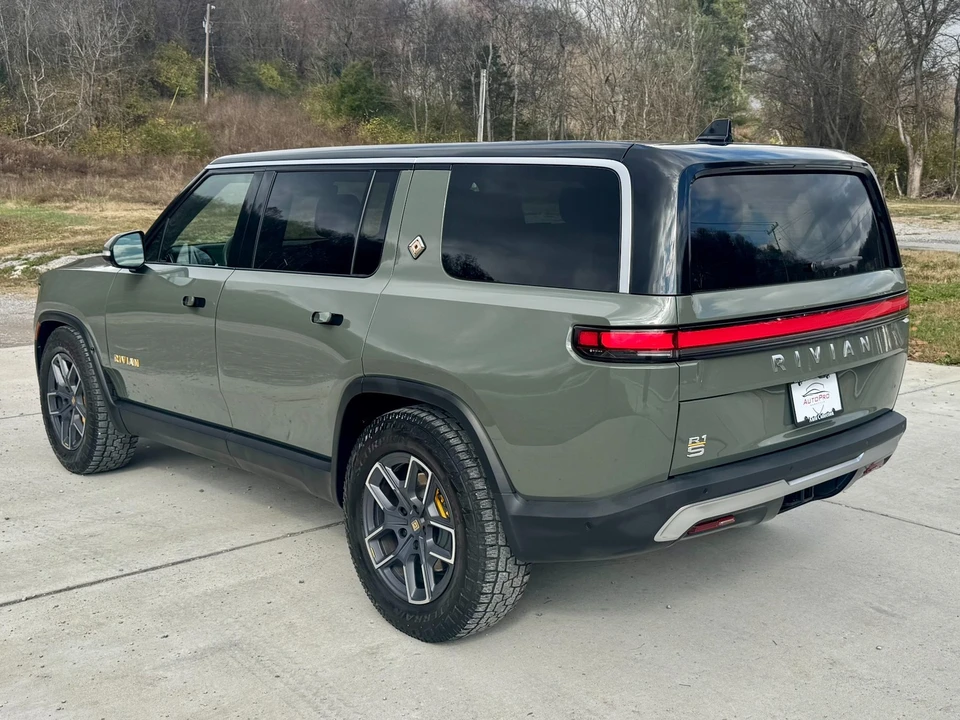2024 Rivian R1S - Image 4 of 12