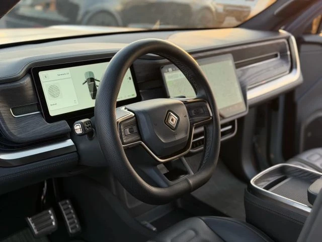 2024 Rivian R1S - Image 18 of 21