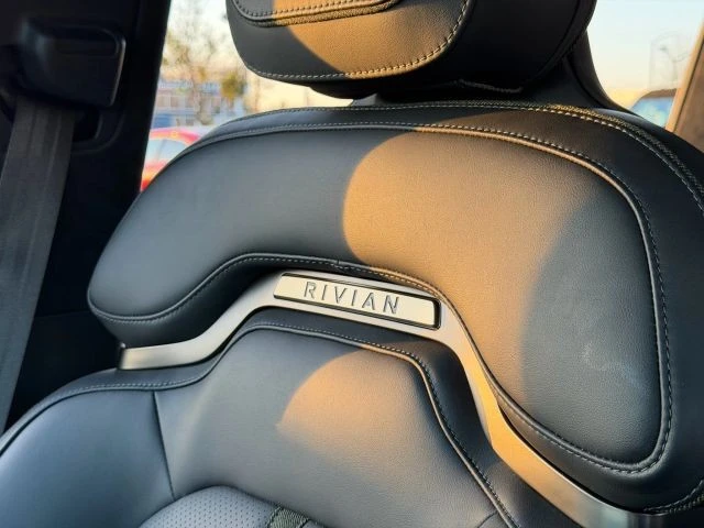 2024 Rivian R1S - Image 20 of 21