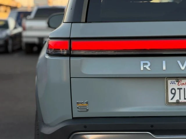 2024 Rivian R1S - Image 9 of 21