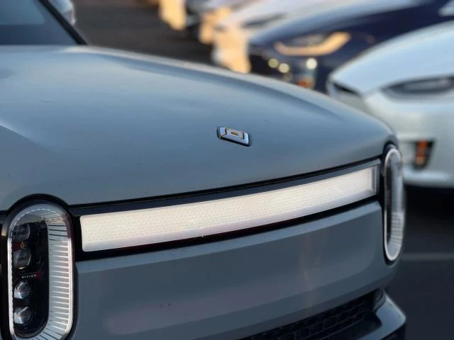 2024 Rivian R1S - Image 4 of 21