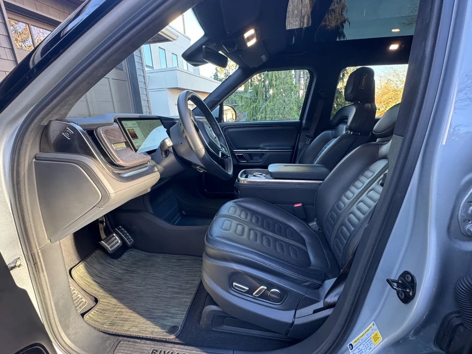 2024 Rivian R1S - Image 18 of 21