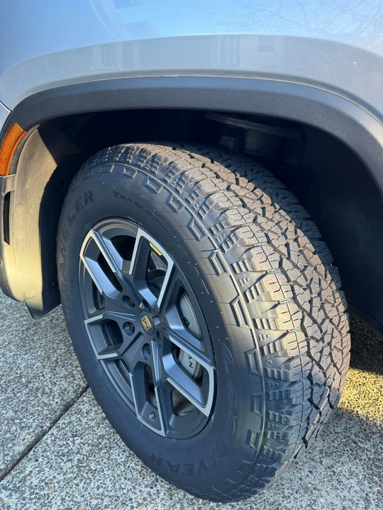 2024 Rivian R1S - Image 3 of 21
