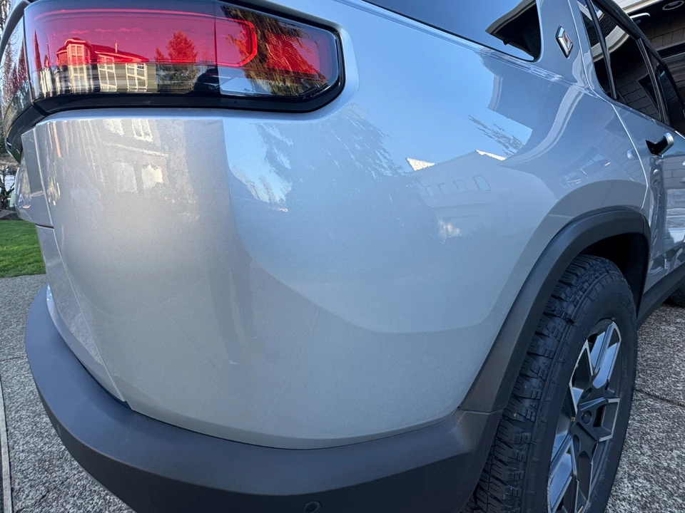 2024 Rivian R1S - Image 19 of 21