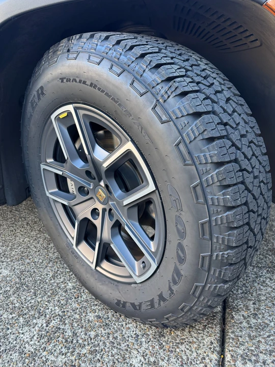 2024 Rivian R1S - Image 5 of 21