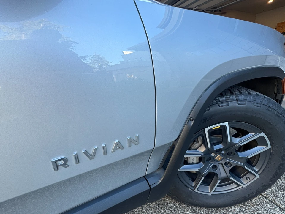 2024 Rivian R1S - Image 16 of 21