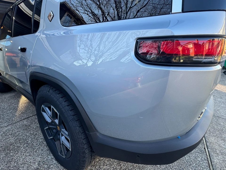 2024 Rivian R1S - Image 17 of 21