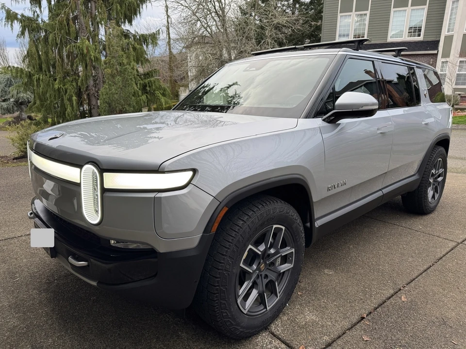 2024 Rivian R1S - Image 2 of 21