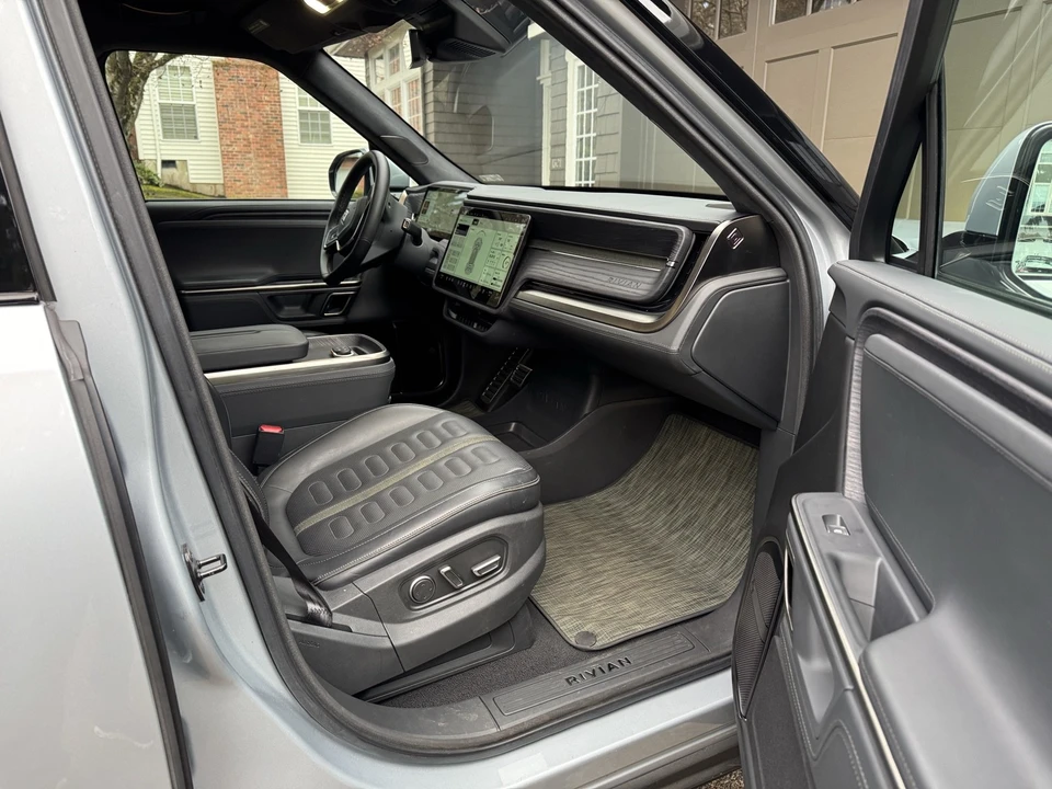 2024 Rivian R1S - Image 14 of 21