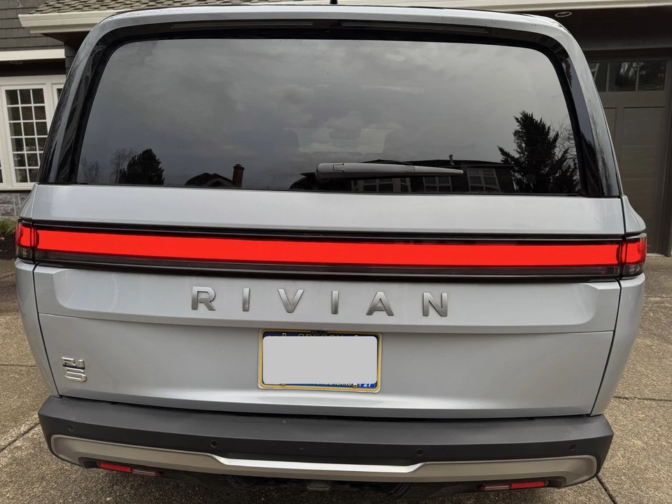 2024 Rivian R1S - Image 7 of 21