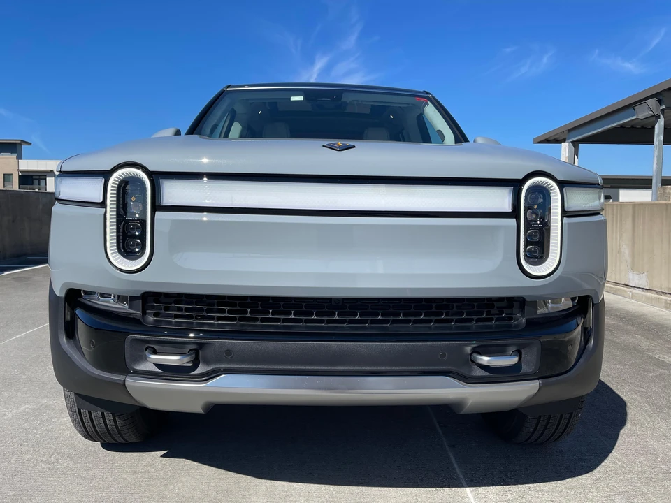 2024 Rivian R1S - Image 7 of 31