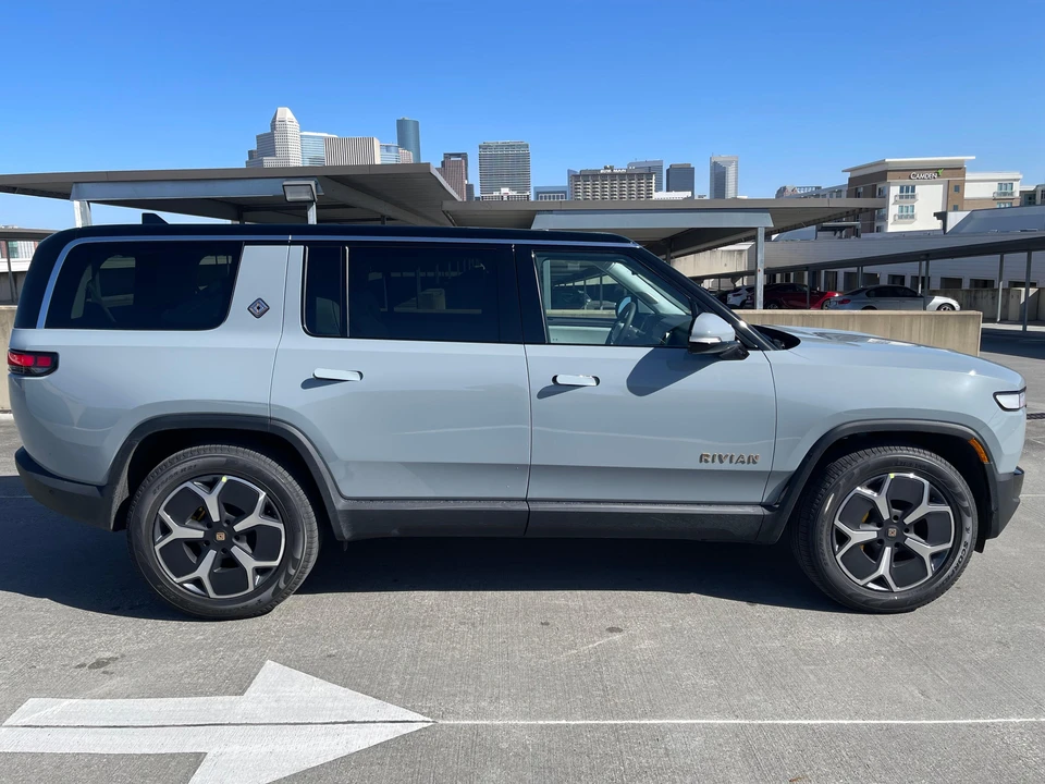 2024 Rivian R1S - Image 22 of 31