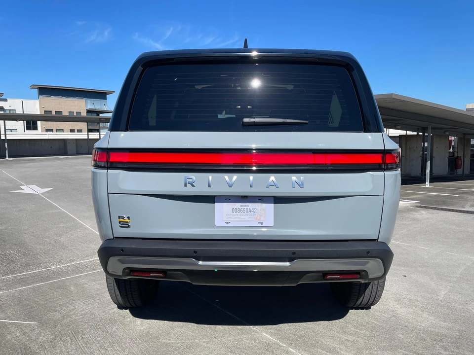 2024 Rivian R1S - Image 16 of 31
