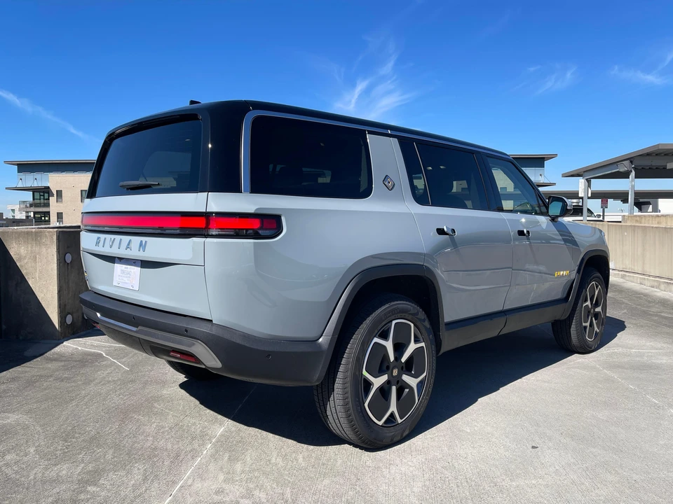 2024 Rivian R1S - Image 21 of 31