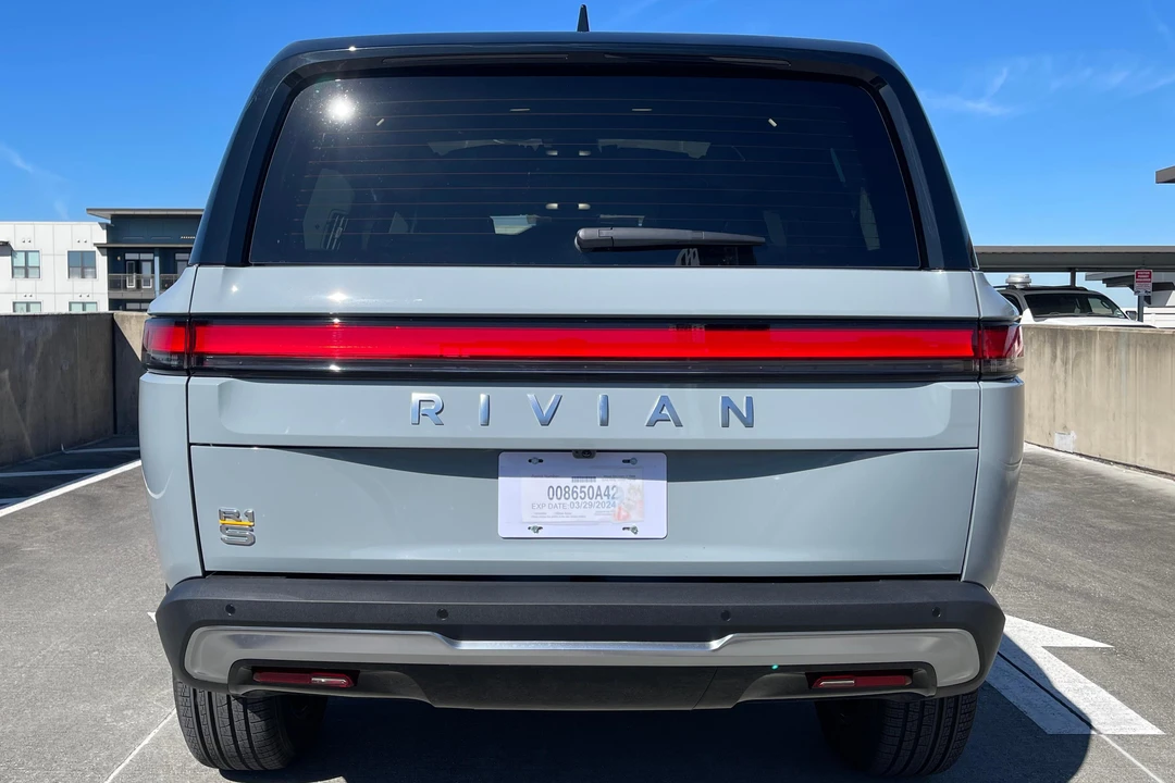 2024 Rivian R1S - Image 5 of 31
