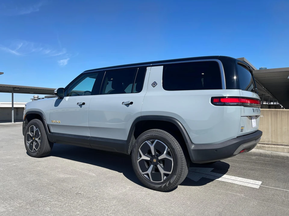 2024 Rivian R1S - Image 13 of 31
