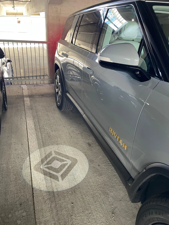 2024 Rivian R1S - Image 30 of 31
