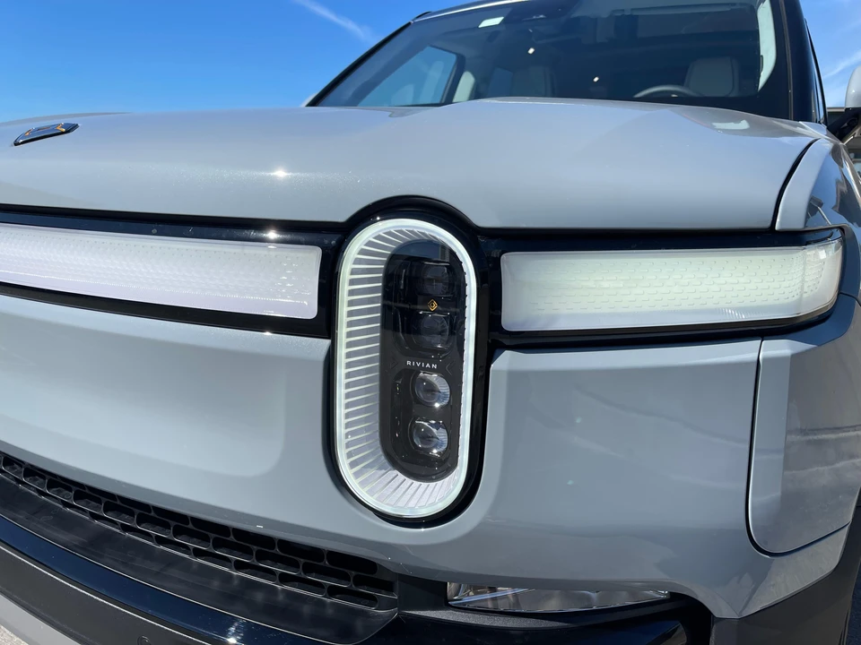 2024 Rivian R1S - Image 27 of 31