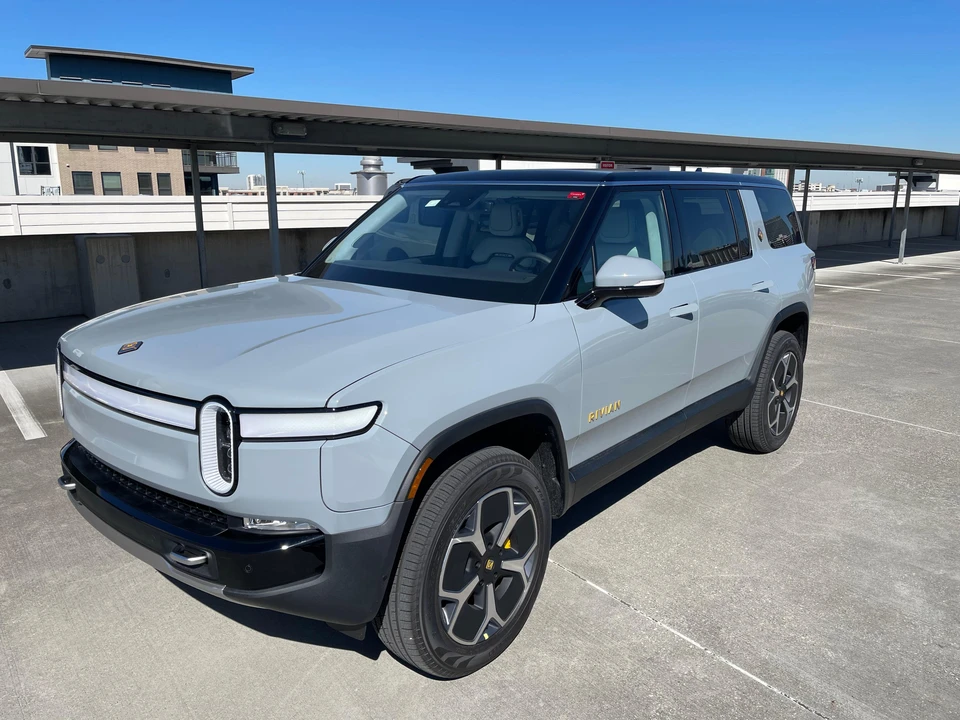 2024 Rivian R1S - Image 8 of 31