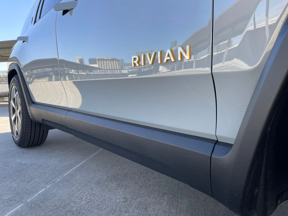 2024 Rivian R1S - Image 31 of 31