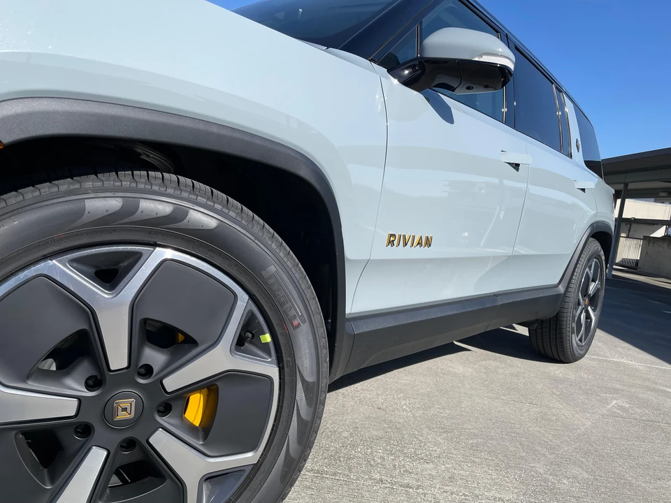 2024 Rivian R1S - Image 29 of 31