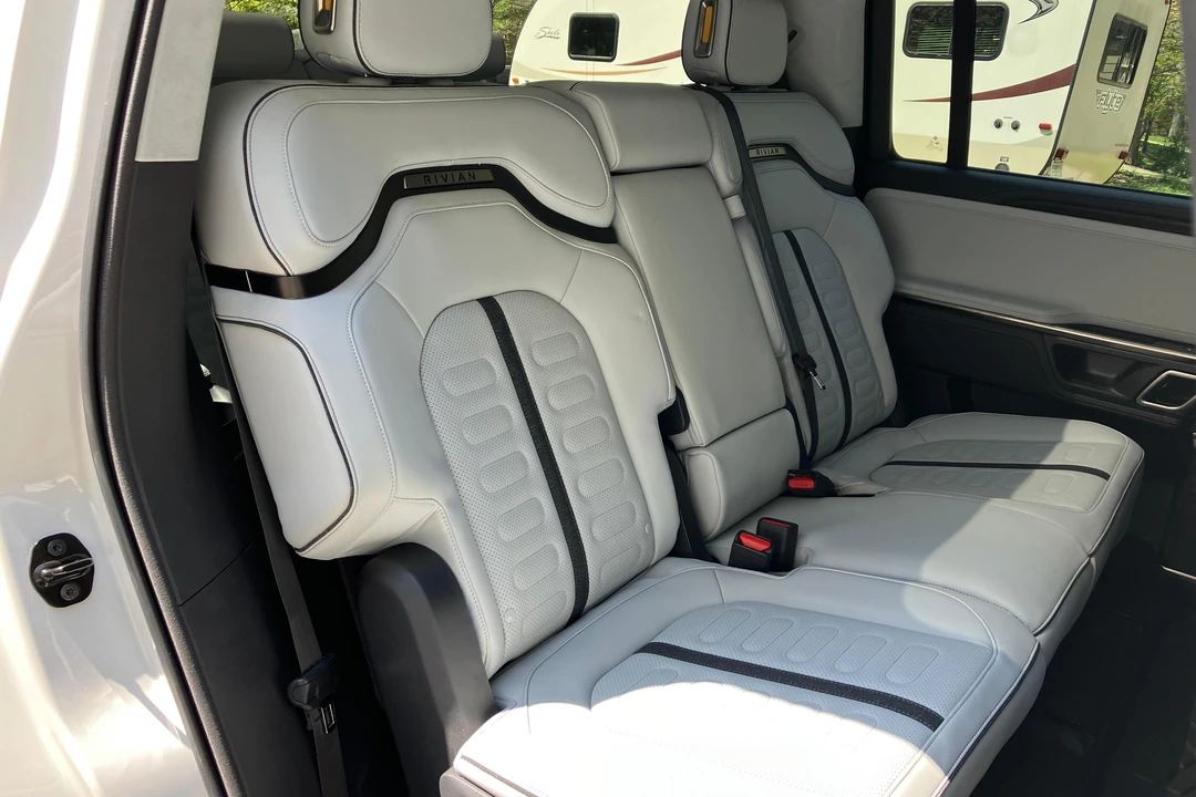 2024 Rivian R1S - Image 8 of 9