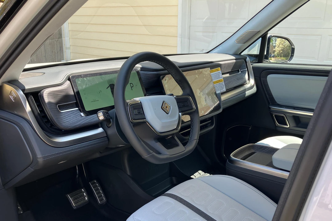 2024 Rivian R1S - Image 6 of 9