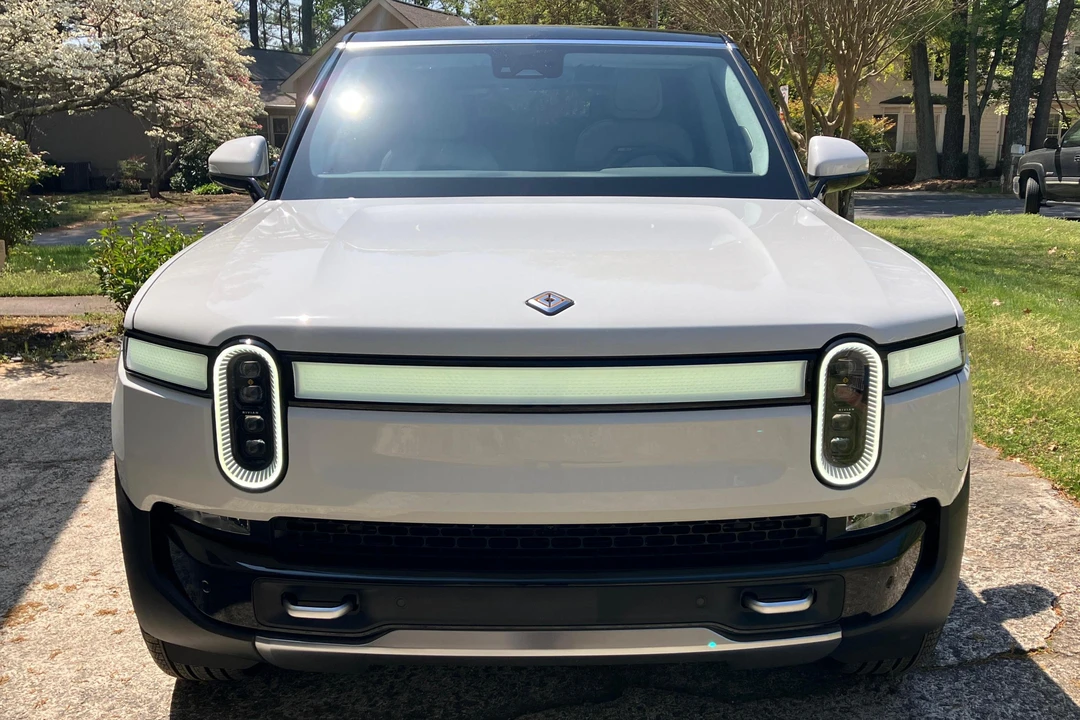2024 Rivian R1S - Image 2 of 9